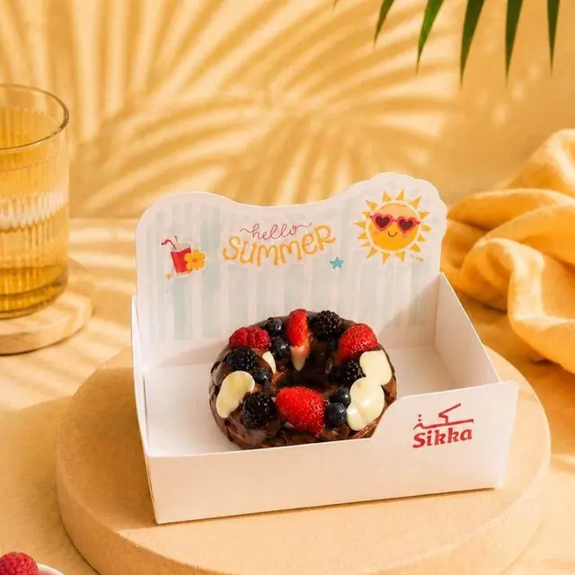 دونات شوكولاتة وفواكه